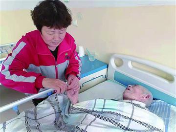 退休生活退休后她做养老人 真情温暖老人心
