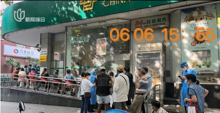 上海老人凌晨两点排队！多方紧急回应