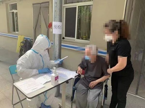 “三大接种点+送苗进社区” 长风新村街道让老年人在“家门口”享受到优质高效的疫苗接种服务